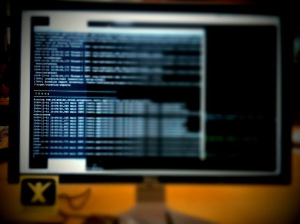 コードを書く開発者