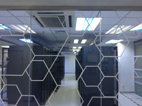 AI向けデータセンターのサーバールーム