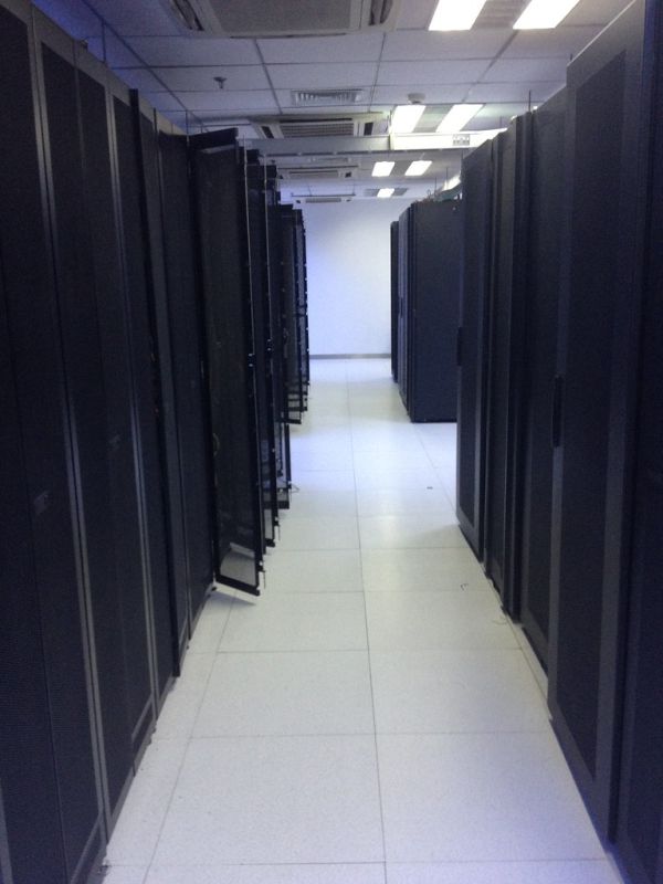 サーバーが並ぶデータセンターの様子